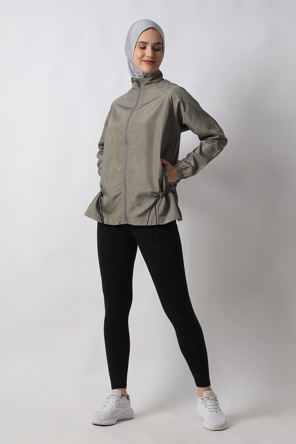 🎁 HIA Everywear Ajwa Jacket Olahraga Wanita Bahan Parasut - Stone Grey (100% off)